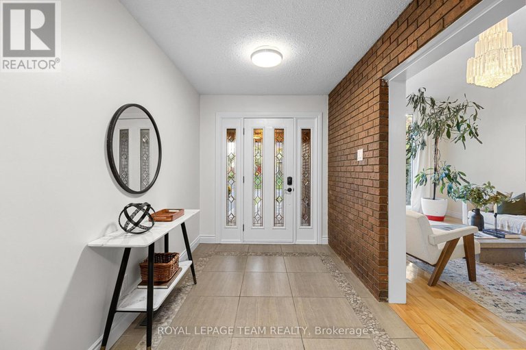 28977785/4397-whittaker-crescent/pineview/ottawa/ontario/K1B4P1_2