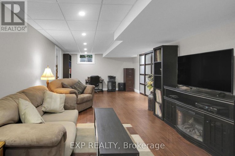 28340674/2001-neepawa-avenue/carlingwood/ottawa/ontario/K2A3L4_41