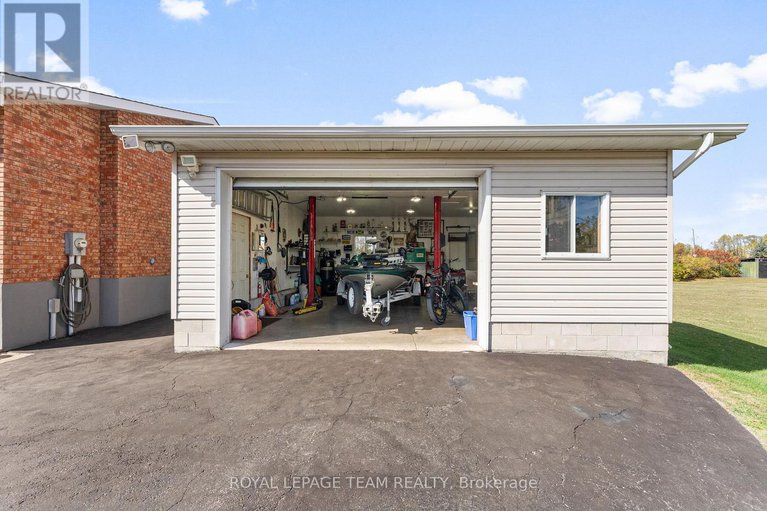 29009688/1059-flynn-avenue/kinburn/ottawa/ontario/K7S3G7_30