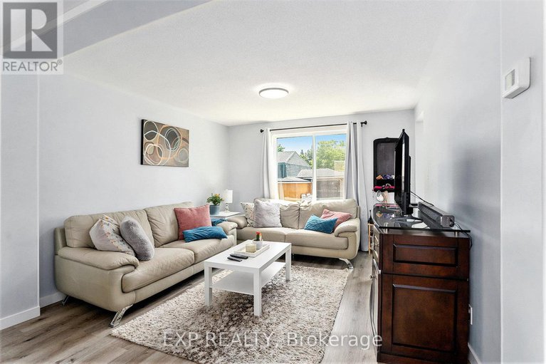 28484496/d-1520-beaverpond-drive/pineview/ottawa/ontario/K1B3R9_7