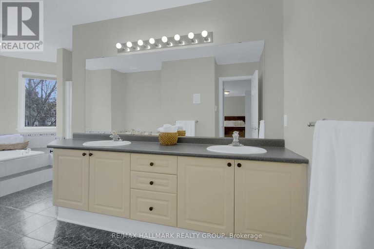 28324389/138-shaughnessy-crescent/kanata-lakesheritage-hills/ottawa/ontario/K2K2N3_38