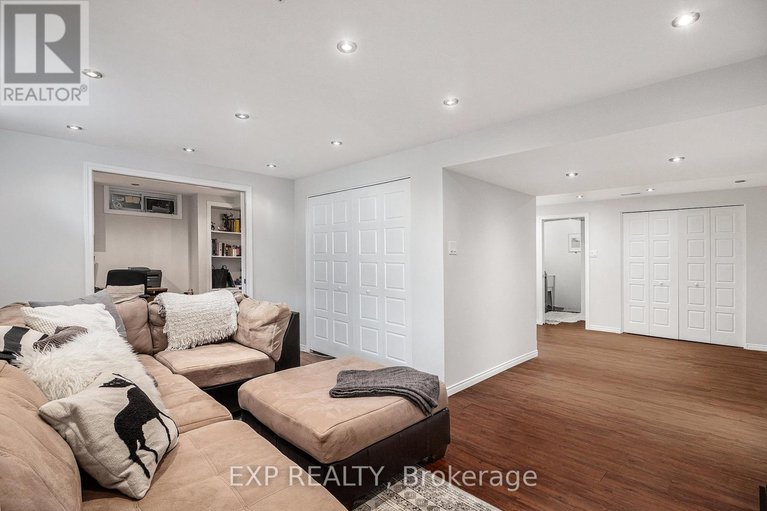 28612446/302-cote-royale-crescent/bilberry-creekqueenswood-heights/ottawa/ontario/K1E3L7_23