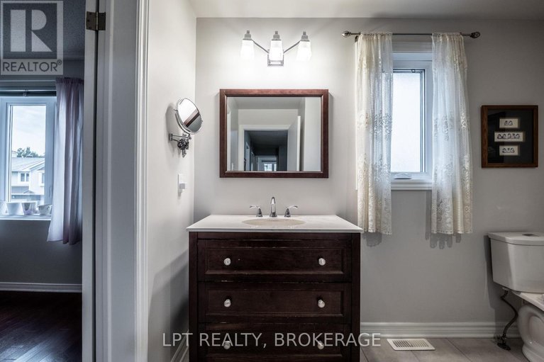 28910041/491-valade-crescent/fallingbrookpineridge/ottawa/ontario/K4A2W6_29