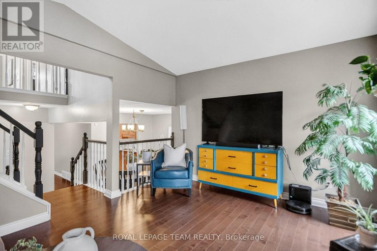 29608683/8-gowrie-drive/glencairnhazeldean/ottawa/ontario/K2L2S4_23