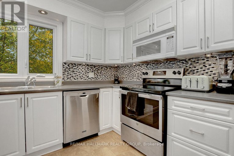 28827238/2094-eric-crescent/pineview/ottawa/ontario/K1B4P4_17