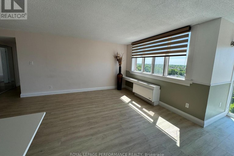 29442866/1209-2760-carousel-crescent/emerald-woodssawmill-creek/ottawa/ontario/K1T2N4_9