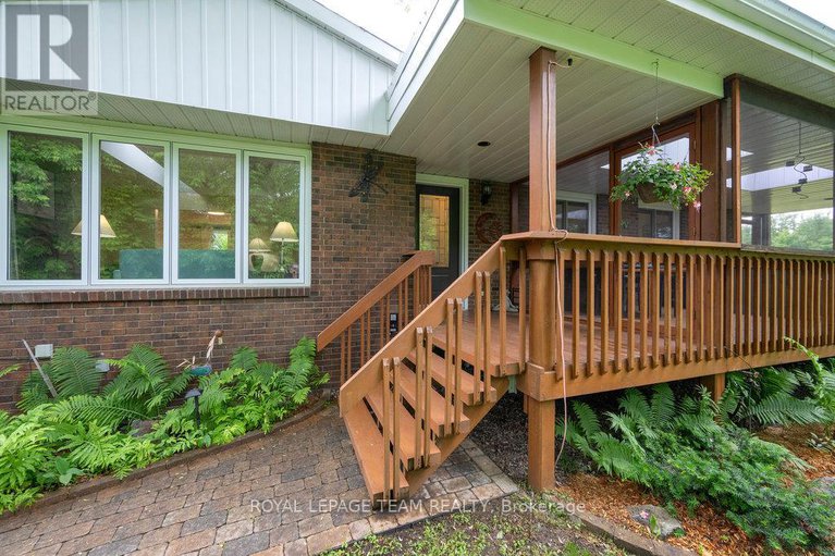 28365689/2765-quinn-road/emerald-woodssawmill-creek/ottawa/ontario/K1T3V4_3