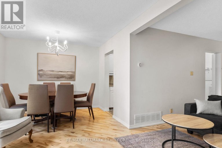 28763964/1598-hoskins-crescent/fallingbrookpineridge/ottawa/ontario/K4A2H8_8