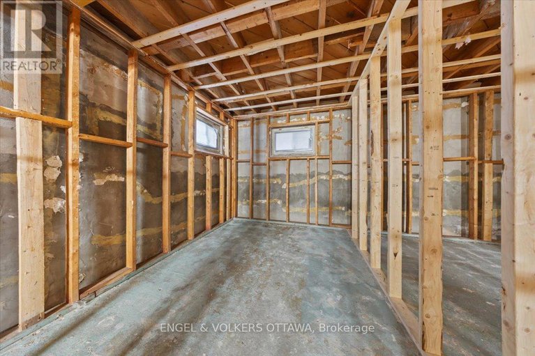 29645243/801-st-jean-street/town-of-rockland/clarence-rockland/ontario/K4K1K3_19