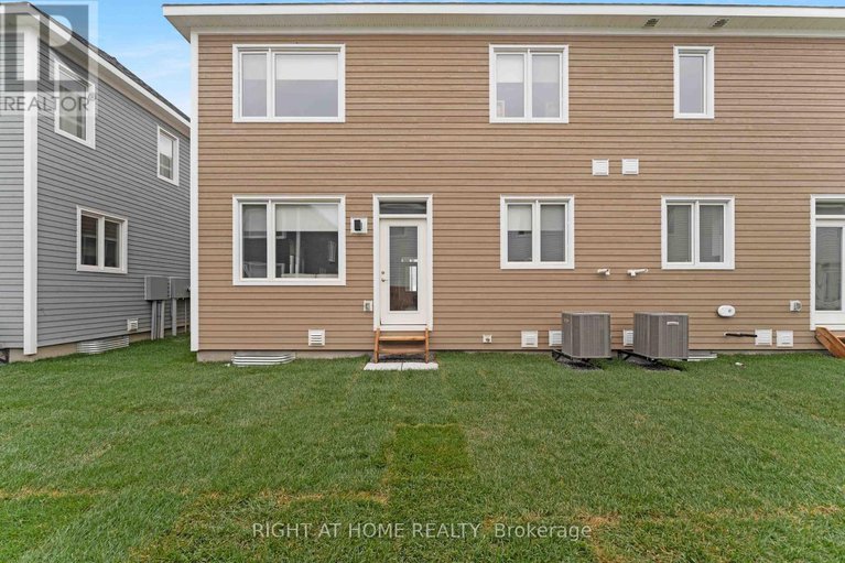 28824525/30-chasing-grove/btwn-franktown-rd-fallowfield-rd/ottawa/ontario/K0A2Z0_33