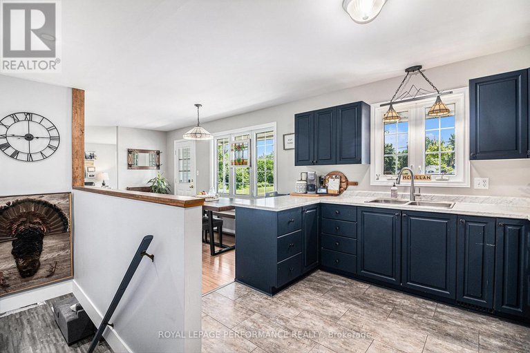 28804452/66-front-street/finch/north-stormont/ontario/K0C1K0_13