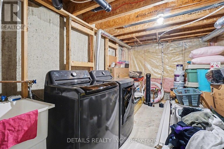 29483719/112-whispering-winds-street/mer-bleuebradley-estatesanderson-park/ottawa/ontario/K1W0B7_27