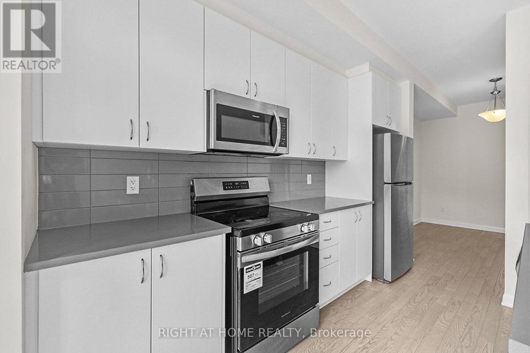 28565193/958-athenry-court/half-moon-bay/ottawa/ontario/K2J7E1_21
