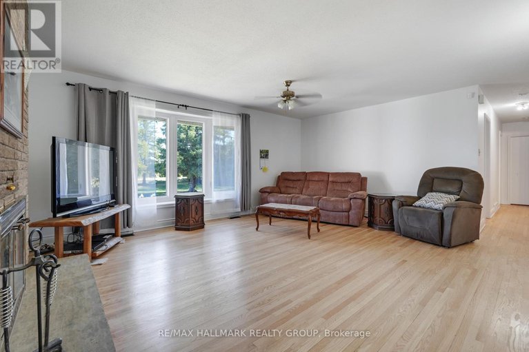 28909975/5758-third-line-road-n/rideau-twp-w-of-hwy-16-north-of-reg-rd-6/ottawa/ontario/K0A2T0_7