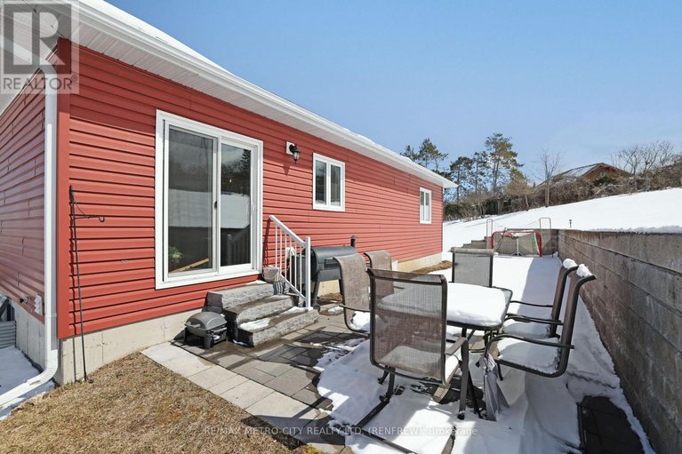 28154168/148-haramis-drive/renfrew/renfrew/ontario/K7V4M8_32