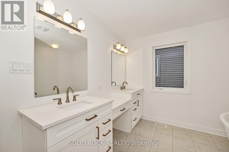 28573370/92-esban-drive/blossom-parkkemp-parkfindlay-creek/ottawa/ontario/K1X0J3_31
