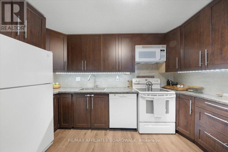 29195363/1146-grenoble-crescent/orleans-wood/ottawa/ontario/K1C2C6_8