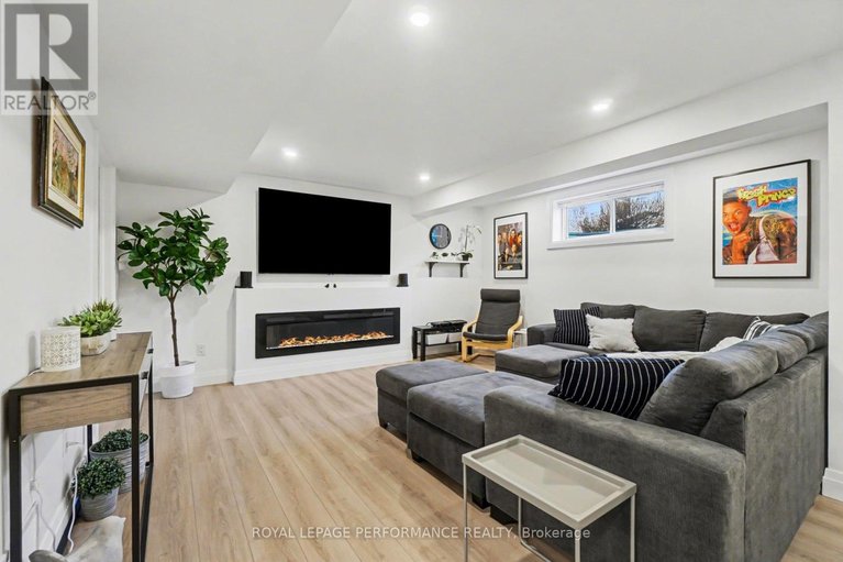 29633975/1828-mickelberry-crescent/notting-hillsummerside/ottawa/ontario/K4A0P2_38