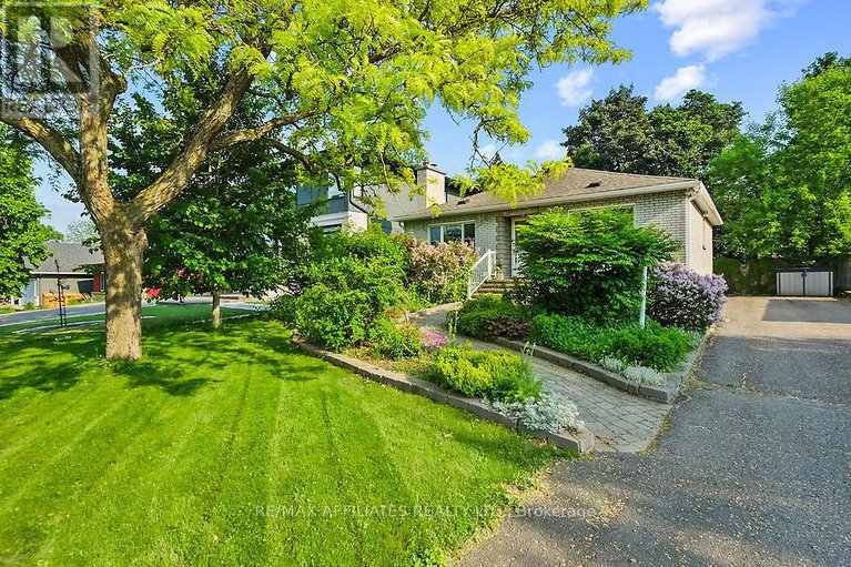 28329411/312-mountbatten-avenue/alta-vistafaircrest-heights/ottawa/ontario/K1H5W3_1