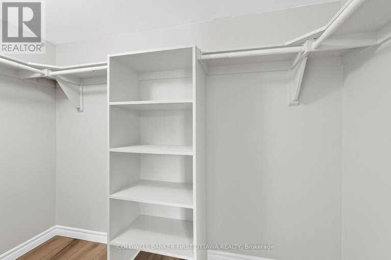 28820214/400-216-viewmount-drive/borden-farmstewart-farmcarleton-heightsparkwood-hills/ottawa/ontario/K2E7X4_27