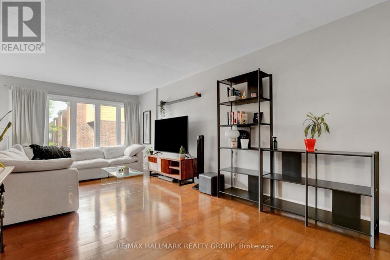 28827238/2094-eric-crescent/pineview/ottawa/ontario/K1B4P4_8