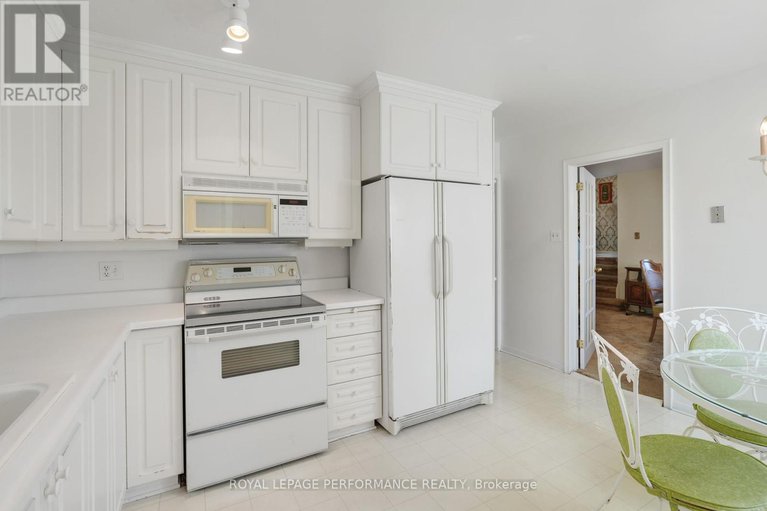 28634113/2194-haig-drive/elmvale-acres/ottawa/ontario/K1G2L2_9