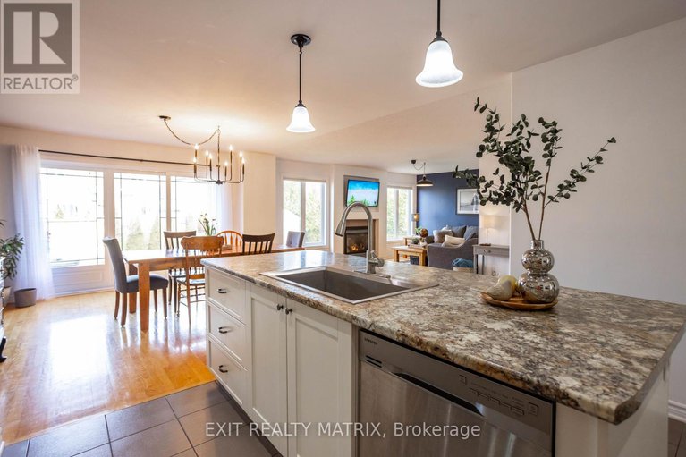 28492201/228-olde-towne-avenue/village-of-russell/russell/ontario/K4R0B3_17