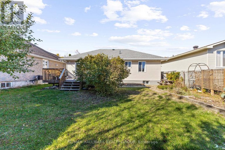 29571261/1902-rosebella-avenue/blossom-parkleitrim/ottawa/ontario/K1T1G7_34