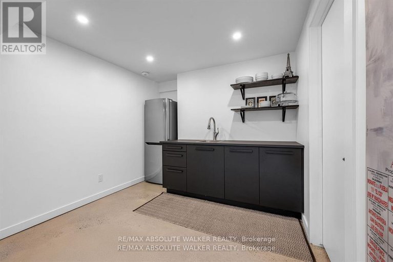 28803898/107-joshua-street/mer-bleuebradley-estatesanderson-park/ottawa/ontario/K1W0A2_32