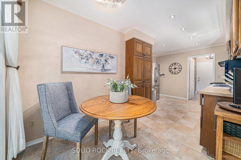 28650656/19-cullen-court/craig-henrywoodvale/ottawa/ontario/K2G4Z2_11