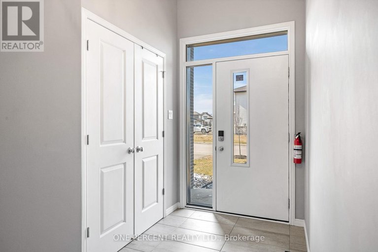 29592199/910-paseana-place/emerald-meadowstrailwest/ottawa/ontario/K2V0P4_3