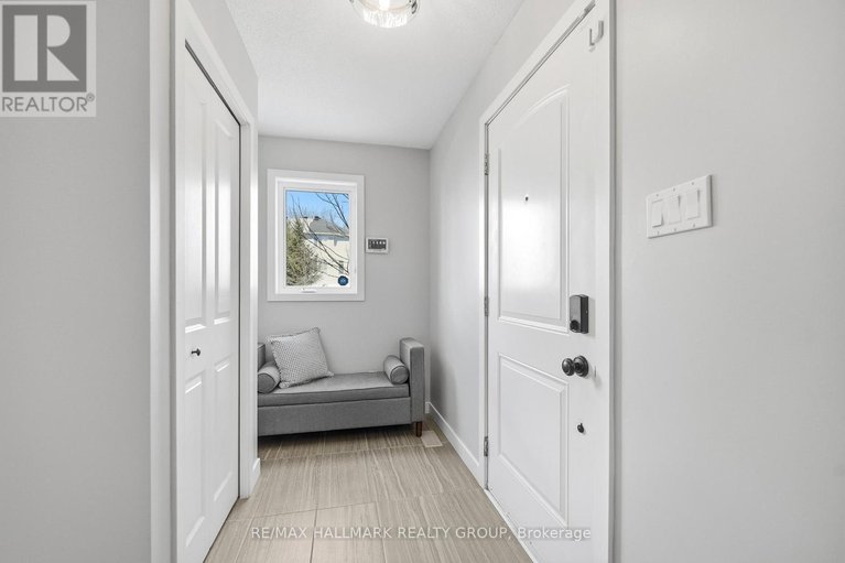 29578405/128-songbird-private/westcliffe-estates/ottawa/ontario/K2H0A2_2