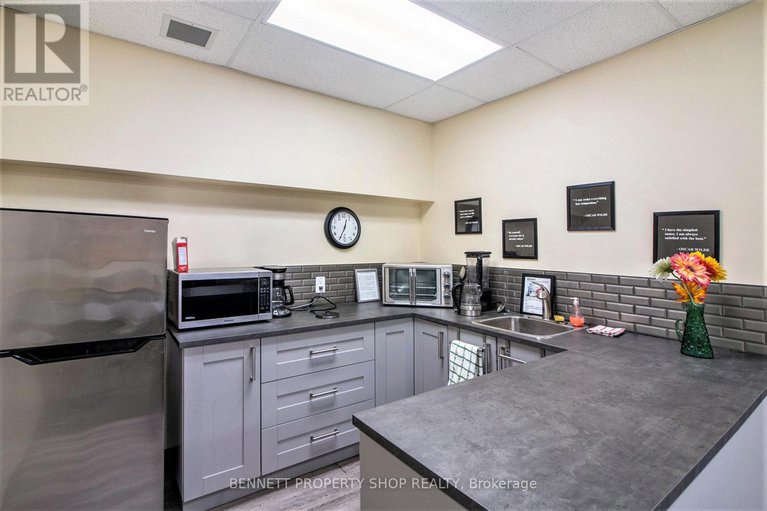 28488835/1201-2951-riverside-drive/mooneys-bayriverside-park/ottawa/ontario/K1V8W6_19