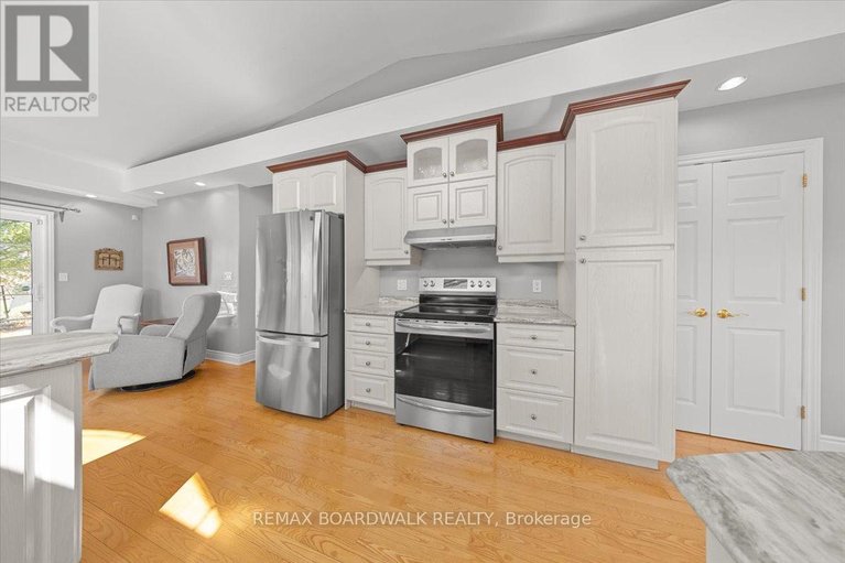 29641184/1210-barnett-drive/cumberland-village/ottawa/ontario/K4C1C7_32