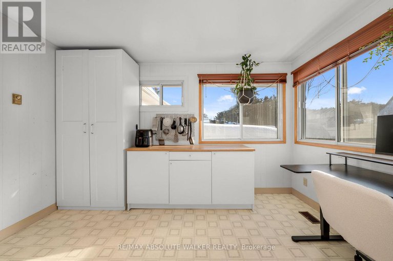 29422550/19-lambert-drive/sheahan-estatestrend-village/ottawa/ontario/K2H5Y3_14