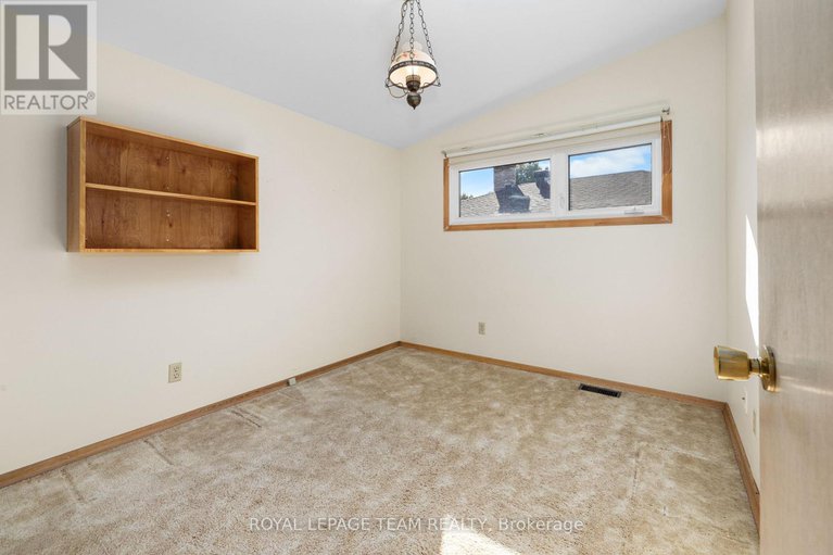 28874346/660-sandra-avenue/elmvale-acres/ottawa/ontario/K1G2Z8_20