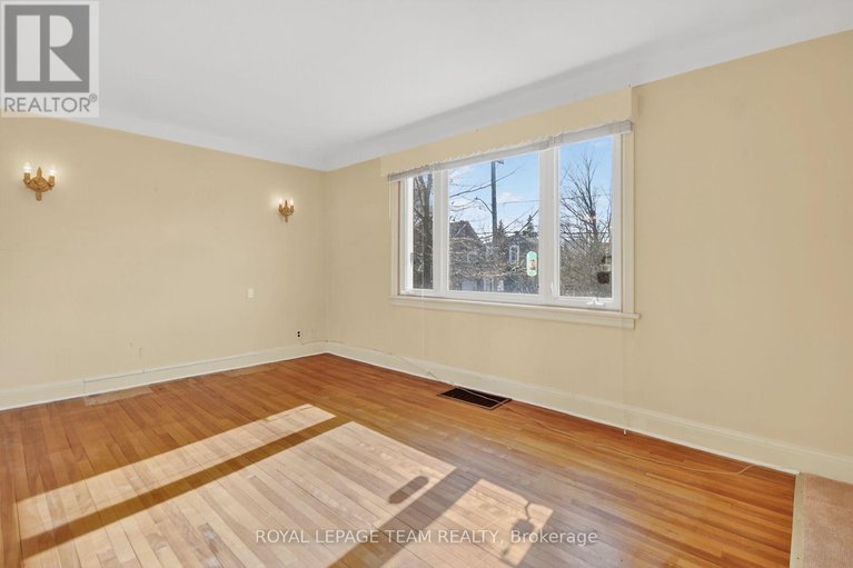 29596243/591-churchill-avenue-n/westborohampton-park/ottawa/ontario/K1Z5E6_16