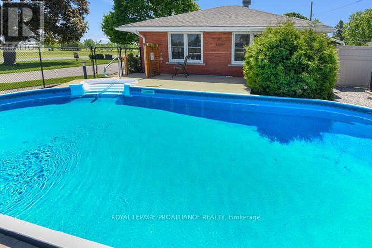 27946530/26-lakeview-drive/iroquois/south-dundas/ontario/K0E1K0_11