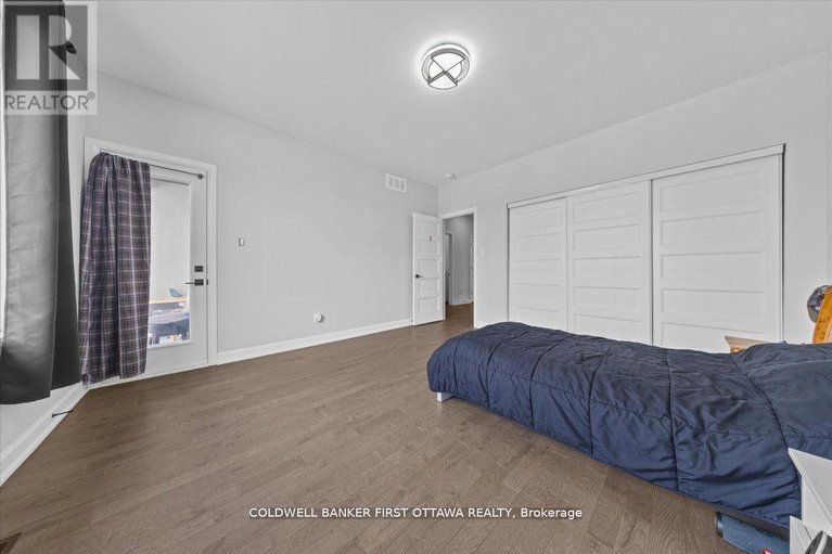 29638665/562-queen-mary-street/overbrookcastle-heights/ottawa/ontario/K1K1W1_14