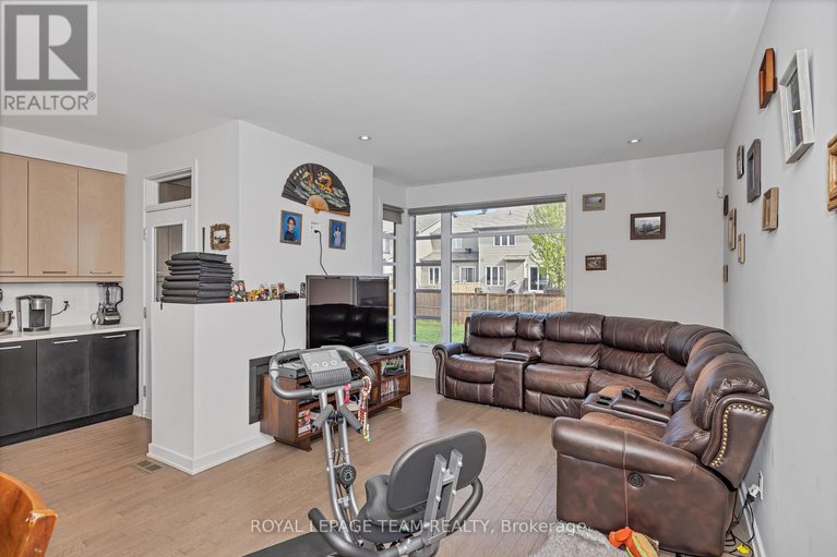 28504001/522-borbridge-avenue/riverside-southgloucester-glen/ottawa/ontario/K4M0H9_16