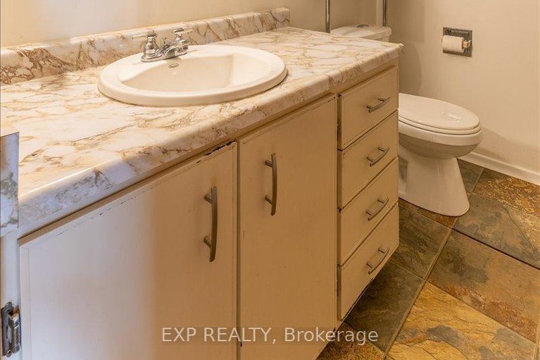 28574220/2209-fillmore-crescent/beacon-hill-north/ottawa/ontario/K1J6A1_9