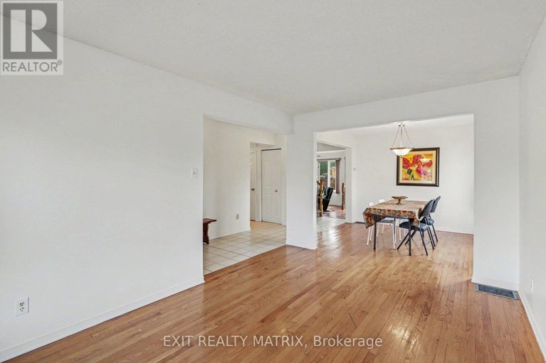 29641183/2829-gothwood-place/sawmill-creektimbermill/ottawa/ontario/K1T2V4_6