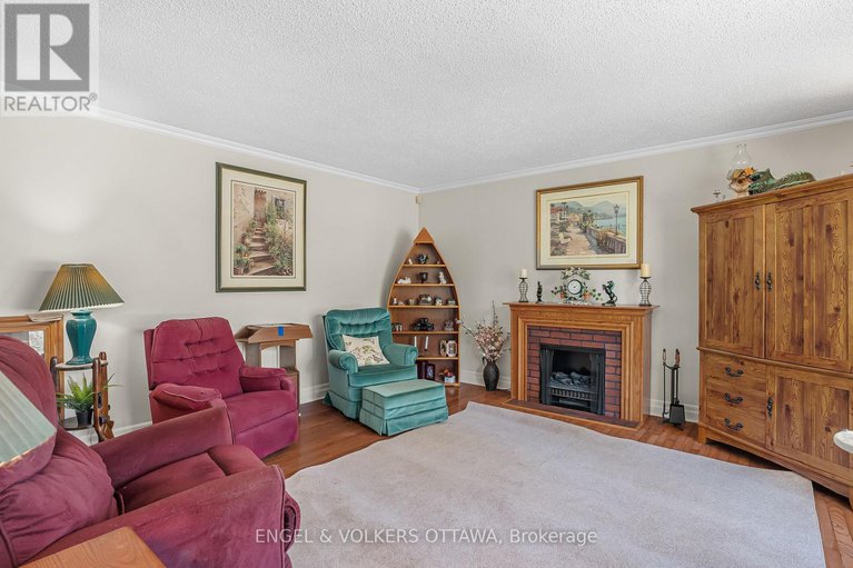 28239136/684-county-road-44-road/north-grenville-twp-kemptville-south/north-grenville/ontario/K0G1J0_6