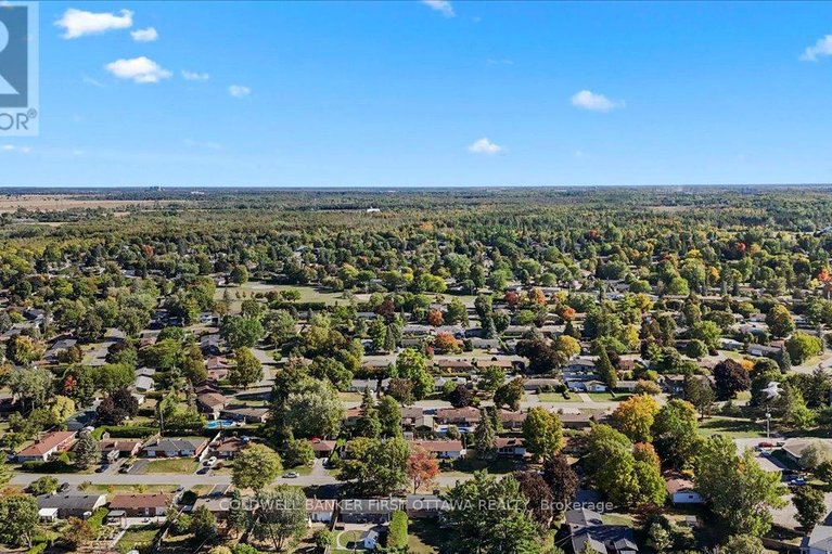 29487497/13-edgebrook-road/lynwood-village/ottawa/ontario/K2H6C2_35