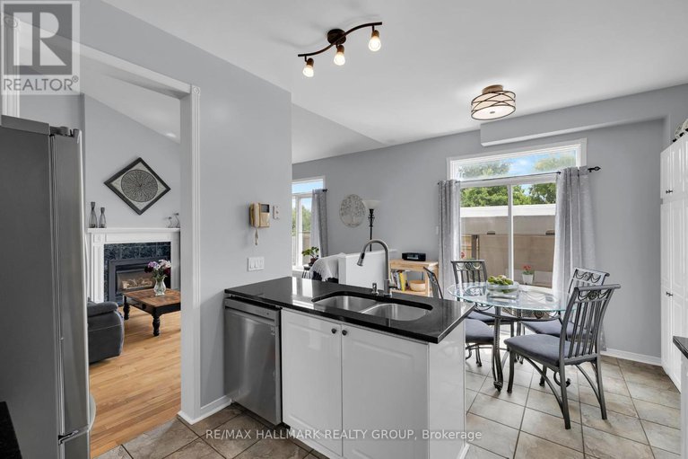 28476381/4136-wolfe-point-way/riverside-southgloucester-glen/ottawa/ontario/K1V1P4_14