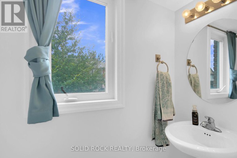 28681925/600-gazebo-street/riverside-southgloucester-glen/ottawa/ontario/K4M0B5_5