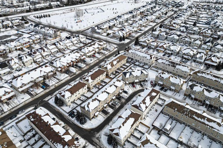 29379496/402-sadar-private/cedargrovefraserdale/ottawa/ontario/K2J3T3_46