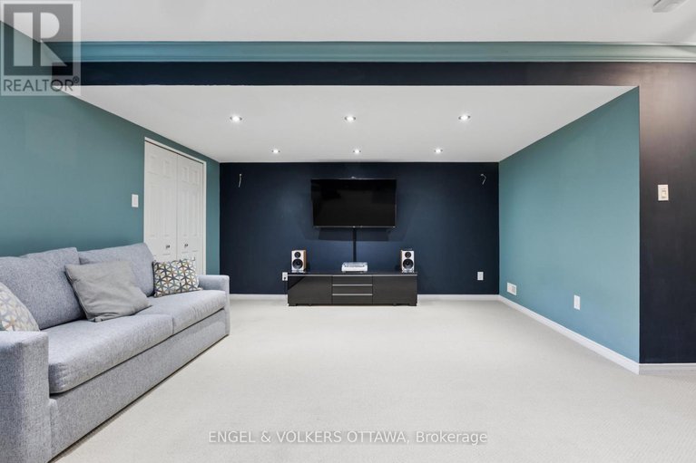 28783227/247-rolling-meadow-crescent/mer-bleuebradley-estatesanderson-park/ottawa/ontario/K1W0A8_38