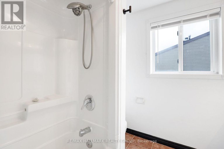 29030661/1637-saxony-crescent/pineview/ottawa/ontario/K1B5K8_21