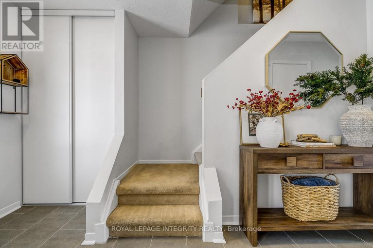 29428716/318-dalehurst-drive/tanglewood/ottawa/ontario/K2G4E4_6